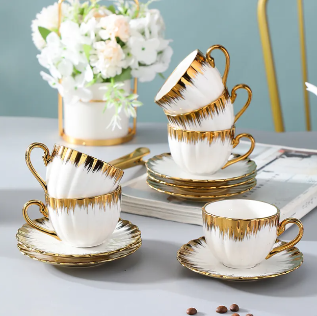 Tasses et soucoupes à expresso en céramique avec garniture dorée de luxe en porcelaine pour ménage européen moderne, Coffret cadeau