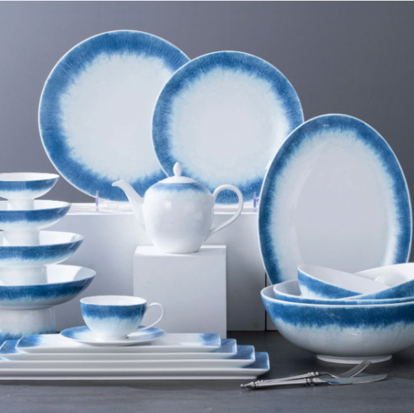 Service de vaisselle en céramique et porcelaine, Vaisselle de table, assiette de restaurant