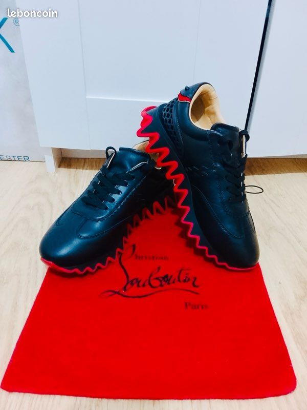 Magnifique Sneaker Christian Louboutin LoubiShark Noire Style Classique