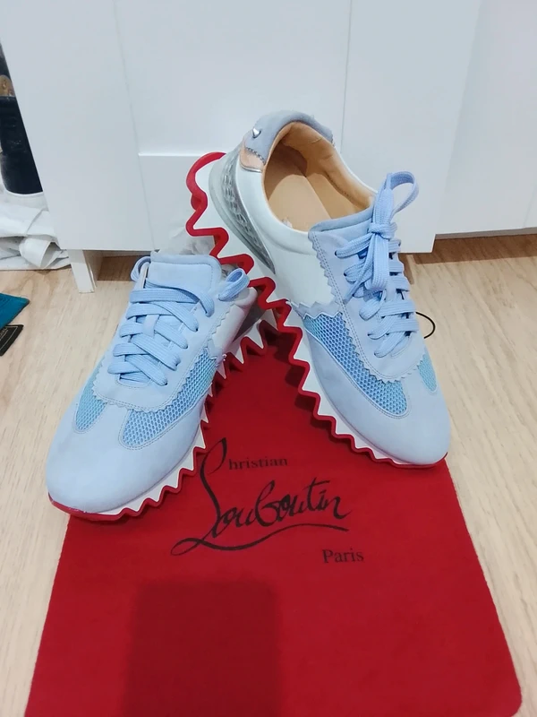 Belle Sneaker Christian Louboutin Modèle LoubiShark En Daim Violet Occasion