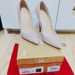 Escarpin Christian Louboutin Beige T39