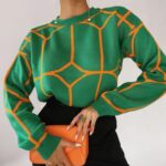 Pull Femme à Col Rond – Motif Graphique